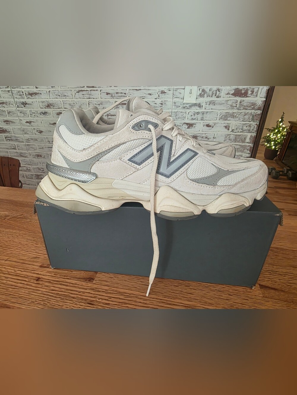 New Balance 9060 Womens White/Cream Size 10 Womens